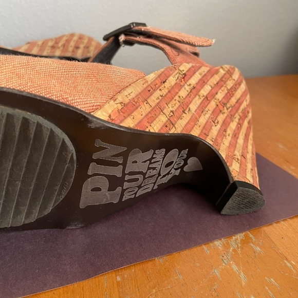 John Fluevog Pindowns Raquel apricot colored wedges size 11. - Picture 7 of 13
